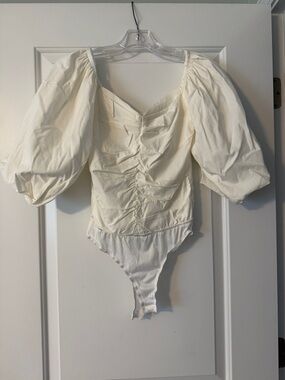 vestique Cream Puff Sleeve Ruched Sweetheart Bodysuit
